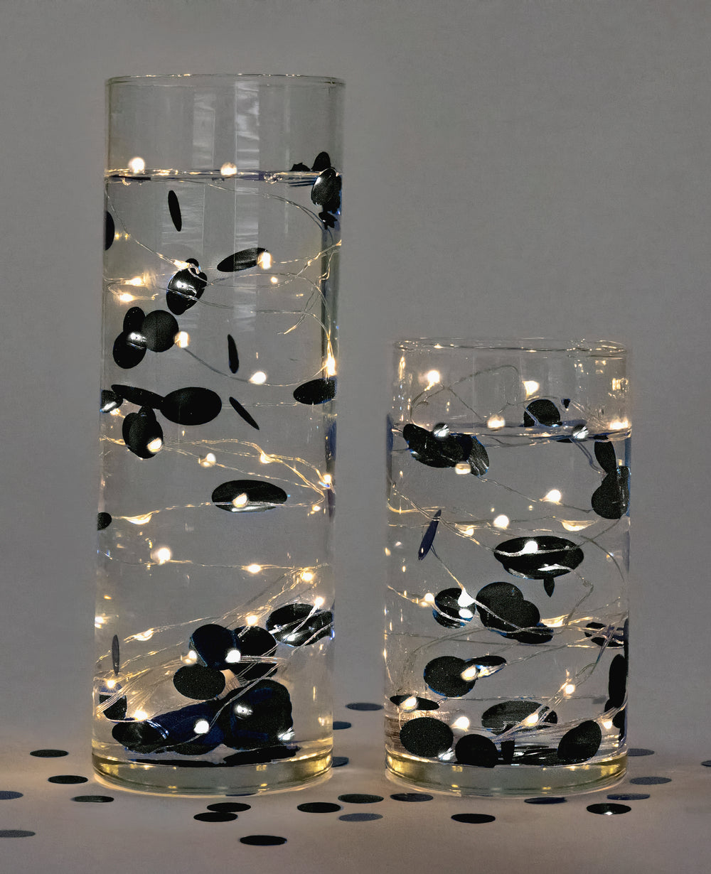 Schwebendes Konfetti in Metallic-Schwarz mit optionaler Lichterkette – Vasendekorationen und Tischstreuer